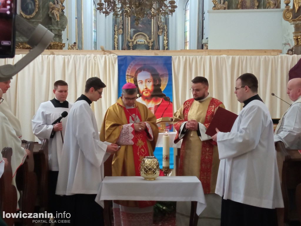 Msza jedności kapłańskiej w łowickiej katedrze