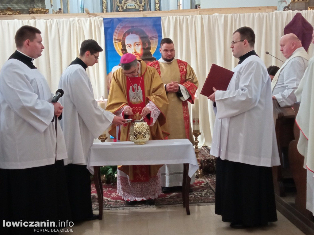 Msza jedności kapłańskiej w łowickiej katedrze