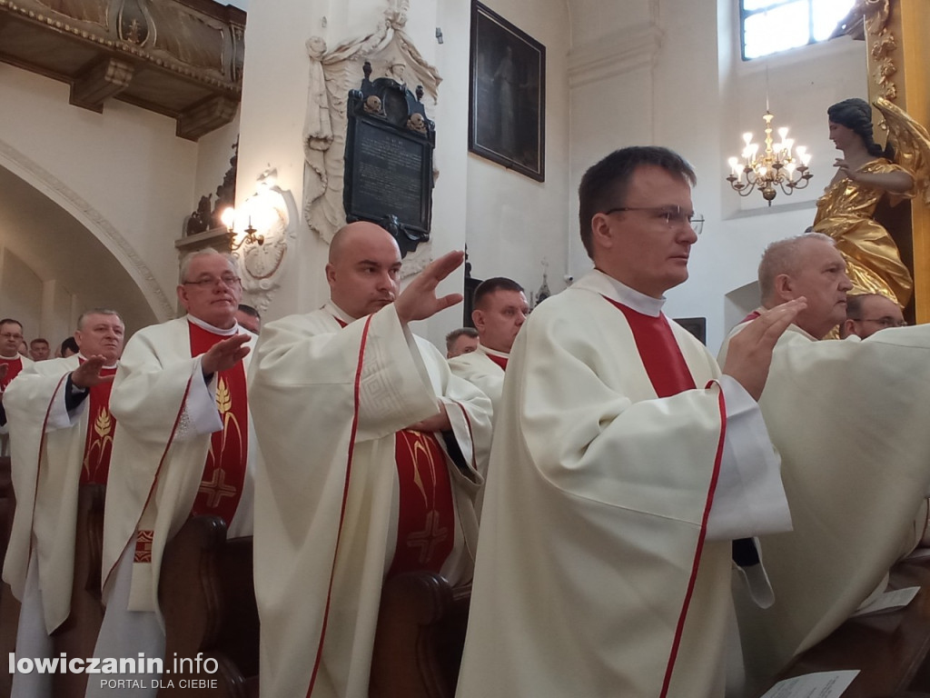 Msza jedności kapłańskiej w łowickiej katedrze