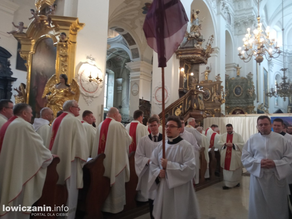 Msza jedności kapłańskiej w łowickiej katedrze
