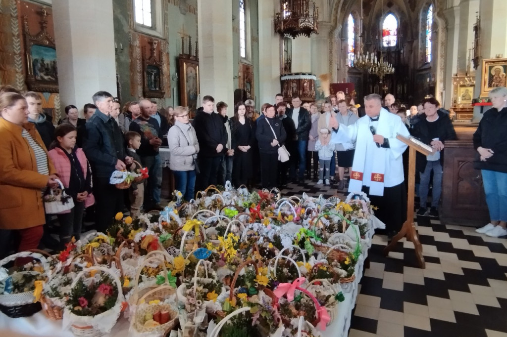 Święcenie pokarmów w kościołach w Łowiczu