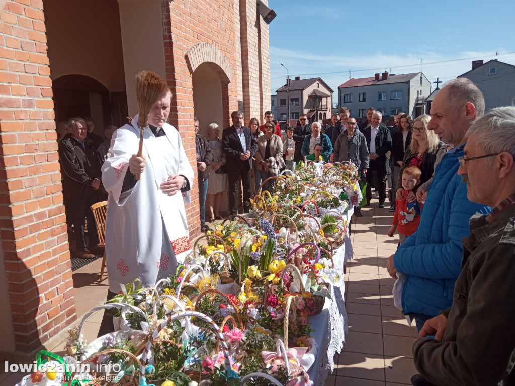 Święcenie pokarmów w kościołach w Łowiczu