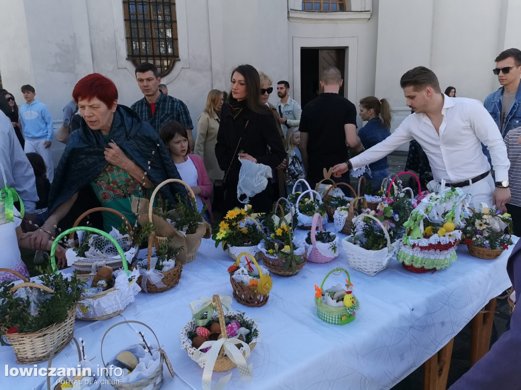 Święcenie pokarmów w kościołach w Łowiczu