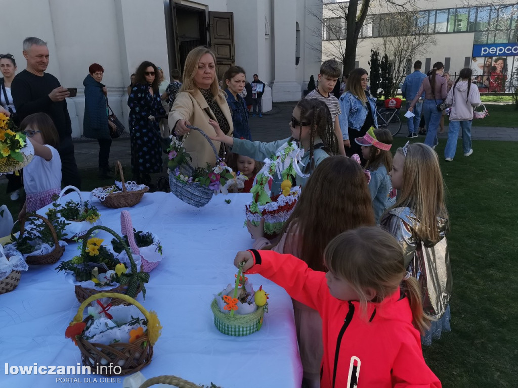 Święcenie pokarmów w kościołach w Łowiczu