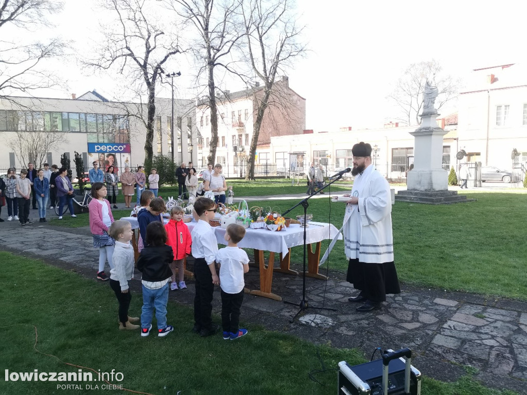 Święcenie pokarmów w kościołach w Łowiczu