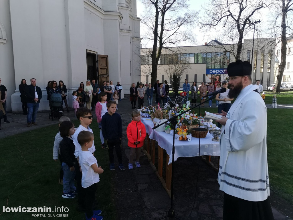 Święcenie pokarmów w kościołach w Łowiczu