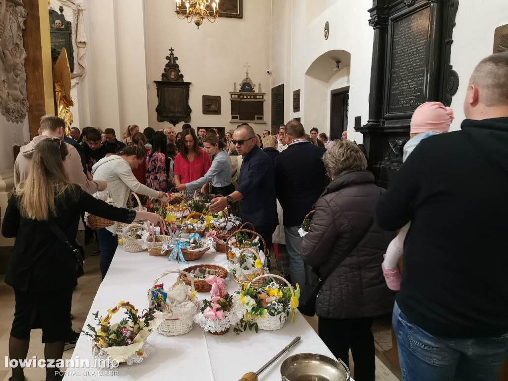 Święcenie pokarmów w kościołach w Łowiczu