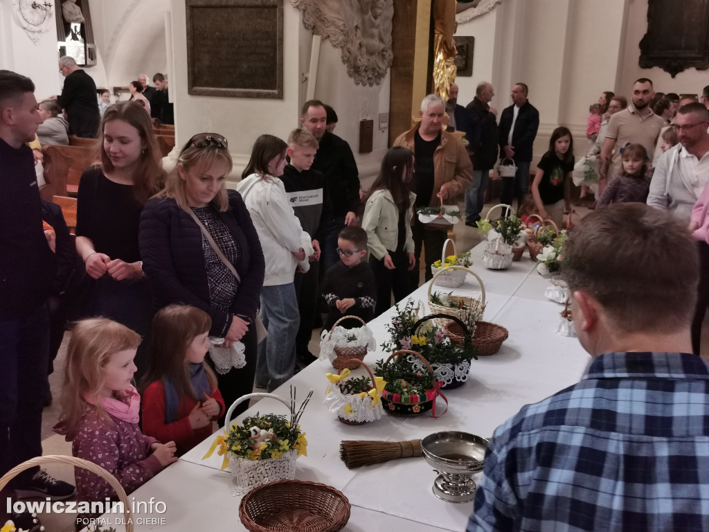 Święcenie pokarmów w kościołach w Łowiczu
