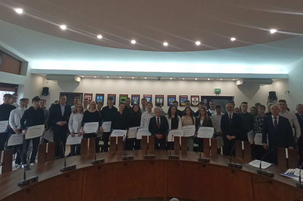 Wręczenie listów gratulacyjnych dla sportowców
