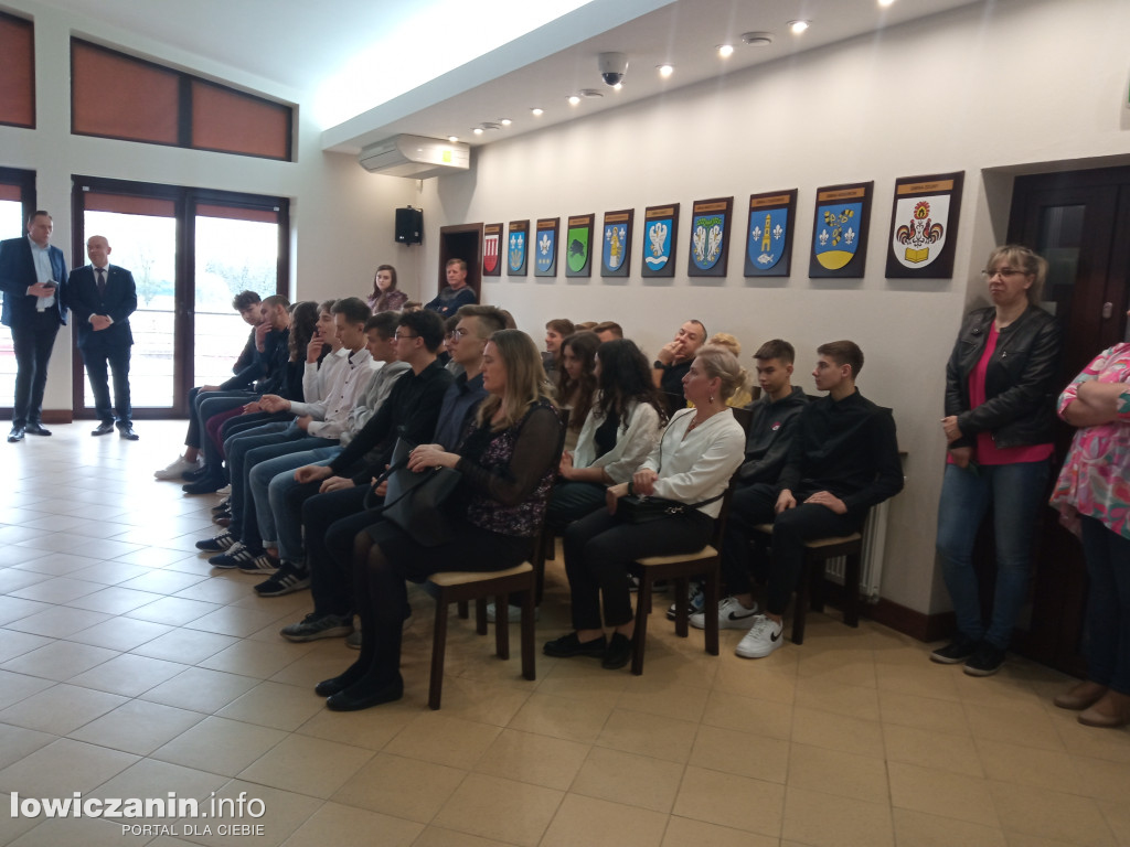Wręczenie listów gratulacyjnych dla sportowców