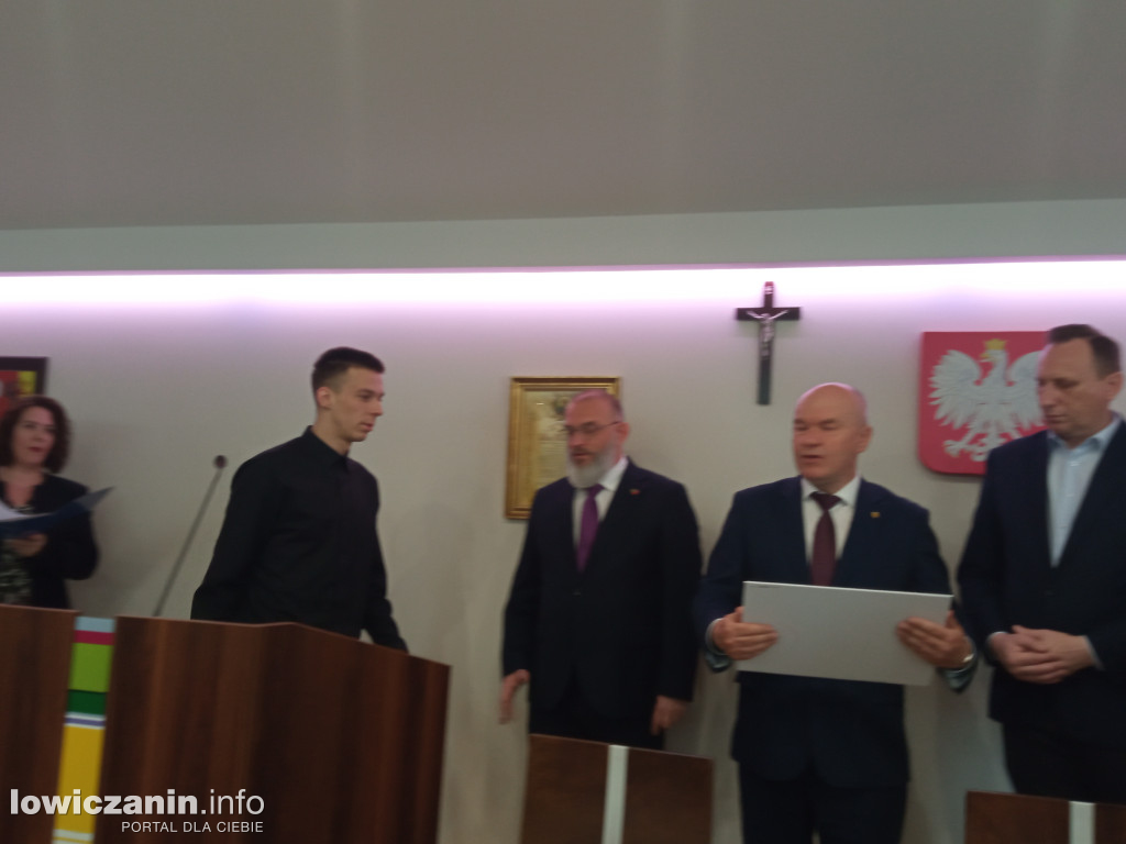 Wręczenie listów gratulacyjnych dla sportowców