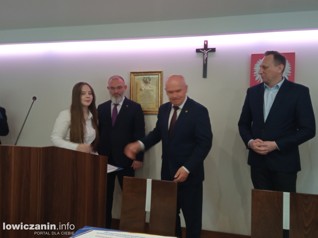 Wręczenie listów gratulacyjnych dla sportowców