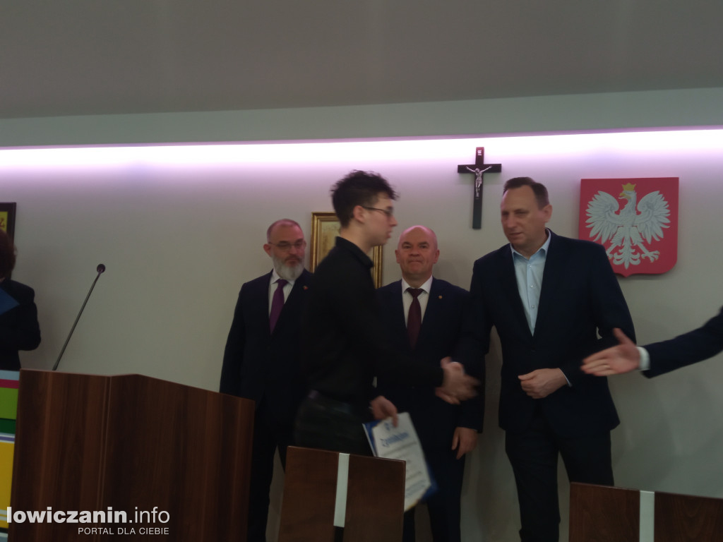 Wręczenie listów gratulacyjnych dla sportowców