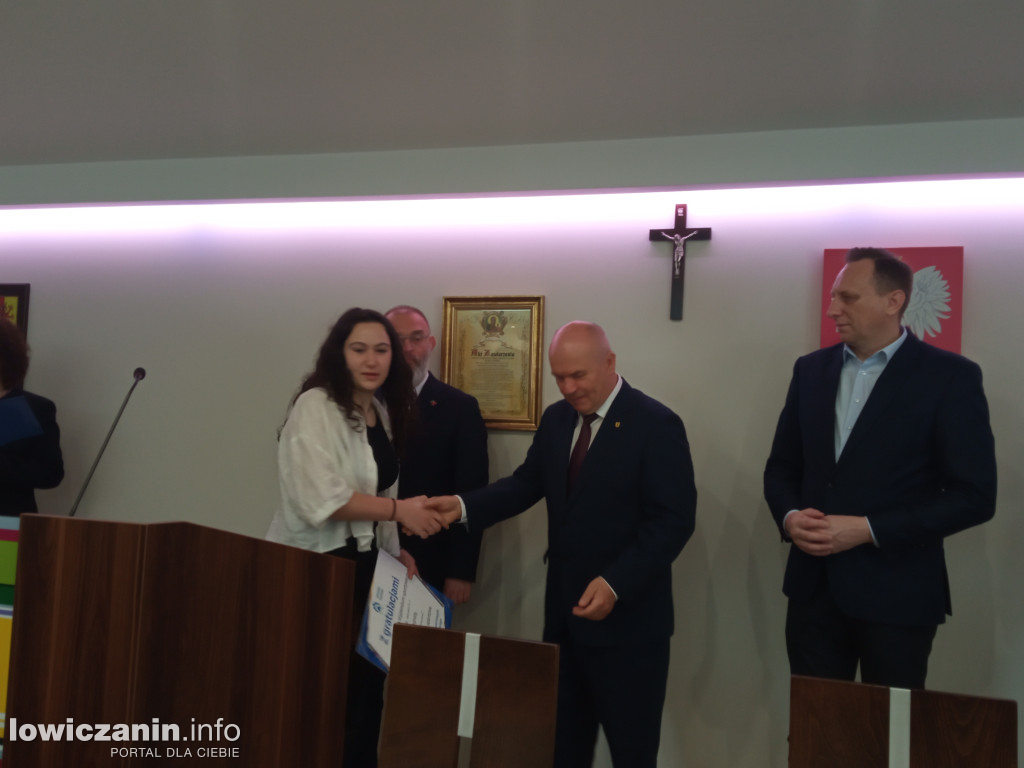 Wręczenie listów gratulacyjnych dla sportowców