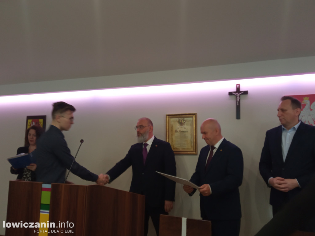 Wręczenie listów gratulacyjnych dla sportowców