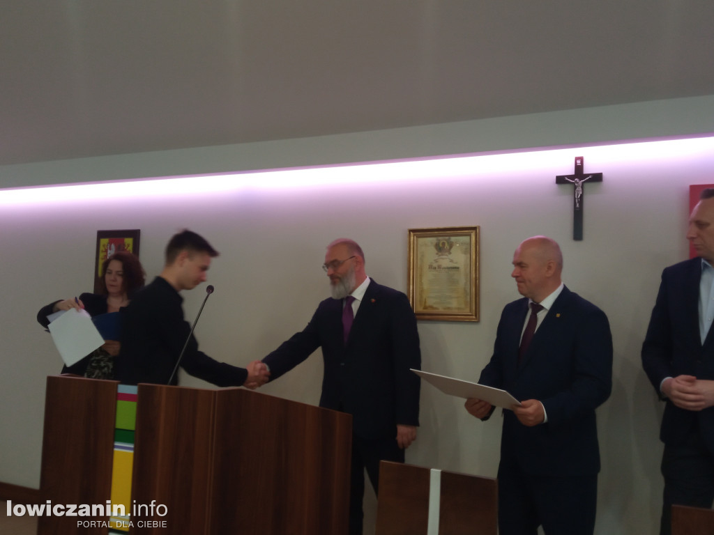 Wręczenie listów gratulacyjnych dla sportowców