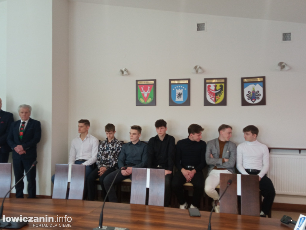 Wręczenie listów gratulacyjnych dla sportowców