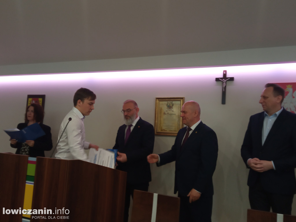 Wręczenie listów gratulacyjnych dla sportowców