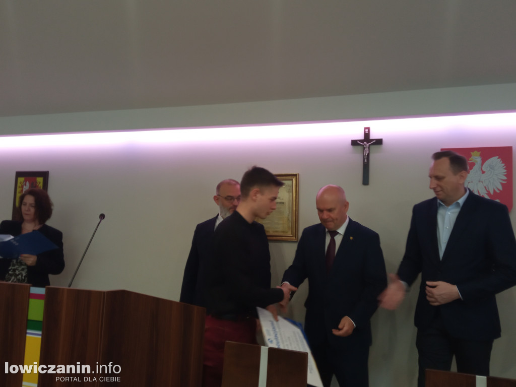 Wręczenie listów gratulacyjnych dla sportowców
