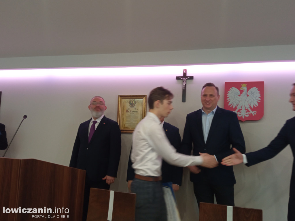 Wręczenie listów gratulacyjnych dla sportowców