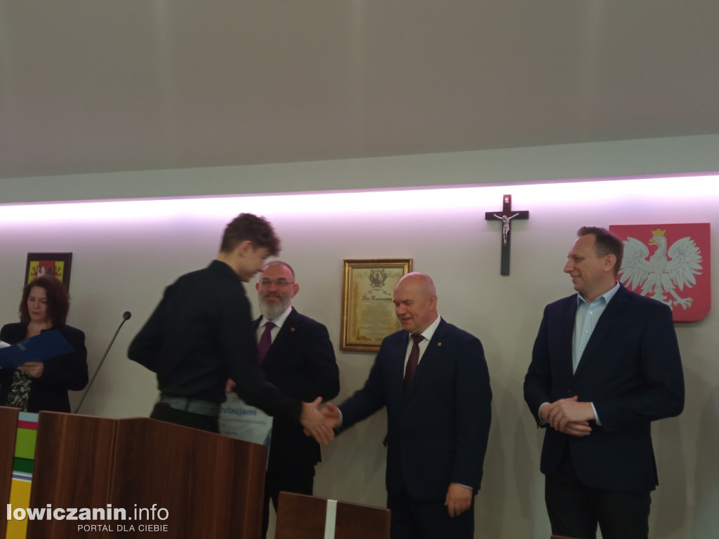Wręczenie listów gratulacyjnych dla sportowców