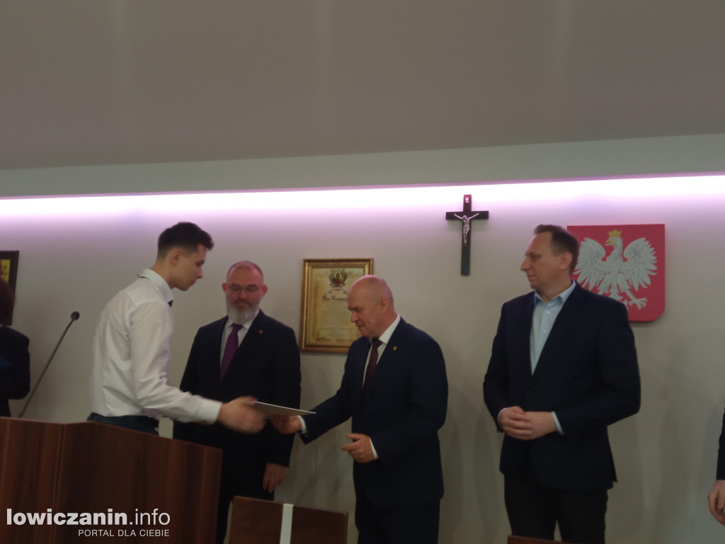 Wręczenie listów gratulacyjnych dla sportowców
