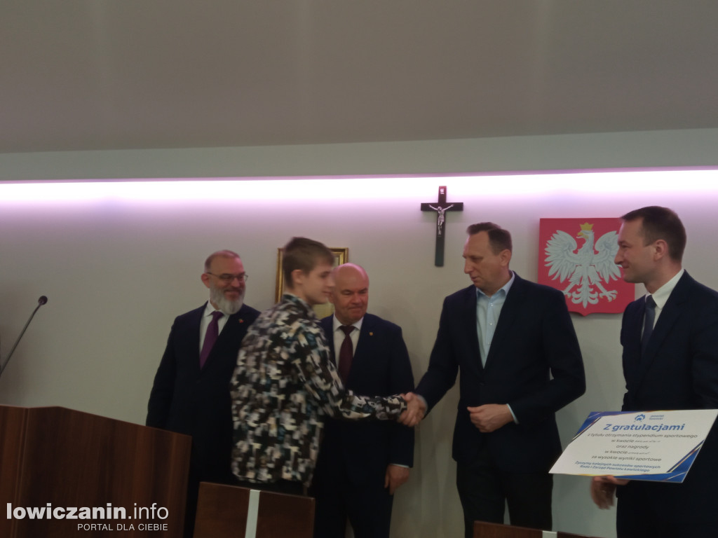 Wręczenie listów gratulacyjnych dla sportowców