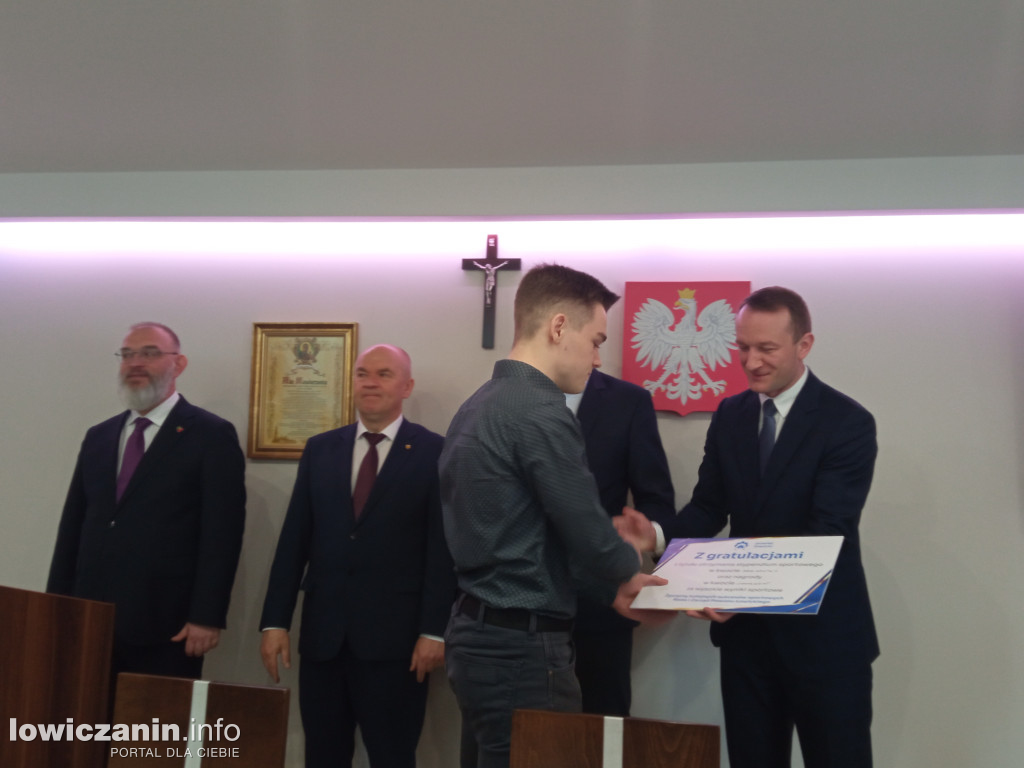 Wręczenie listów gratulacyjnych dla sportowców