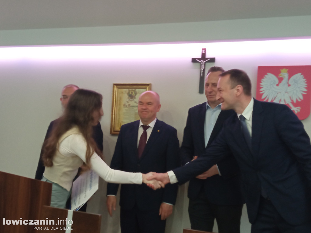 Wręczenie listów gratulacyjnych dla sportowców