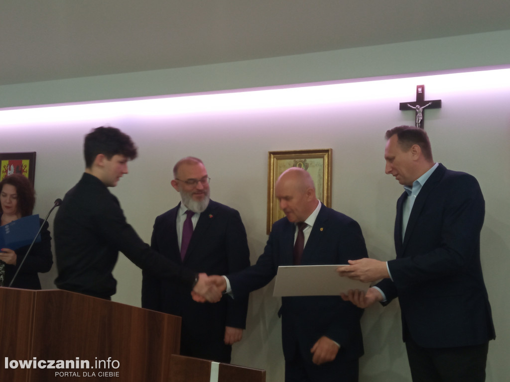 Wręczenie listów gratulacyjnych dla sportowców