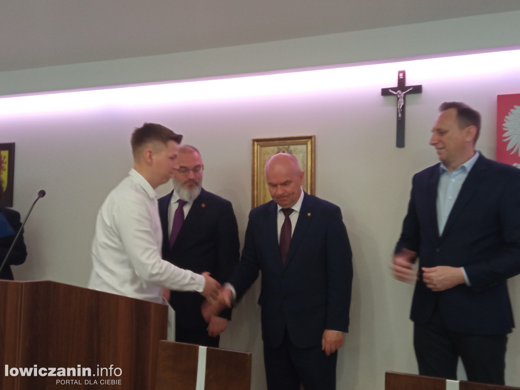 Wręczenie listów gratulacyjnych dla sportowców