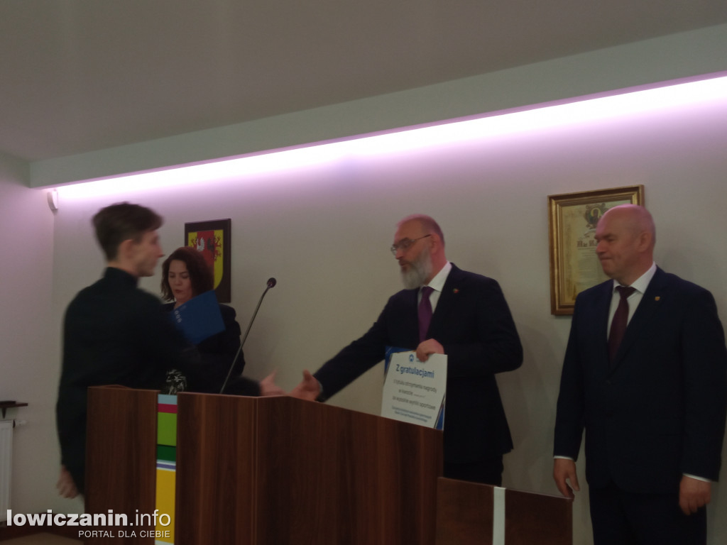 Wręczenie listów gratulacyjnych dla sportowców