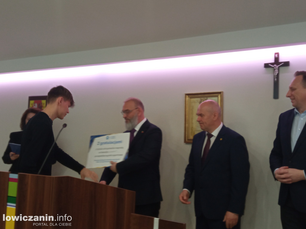Wręczenie listów gratulacyjnych dla sportowców