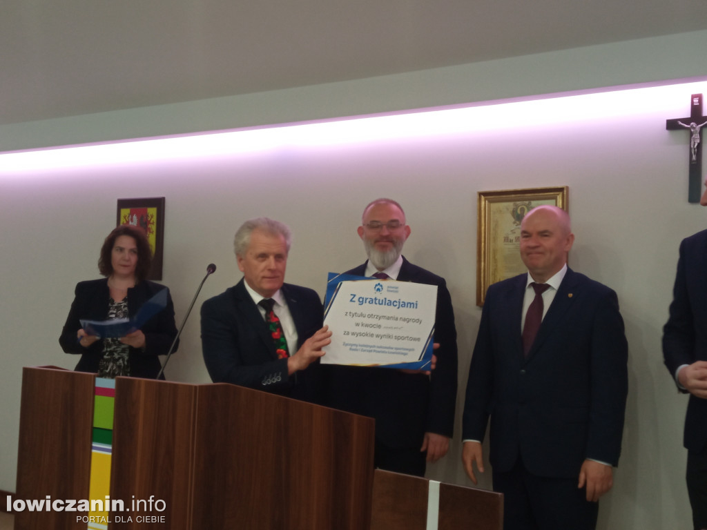 Wręczenie listów gratulacyjnych dla sportowców