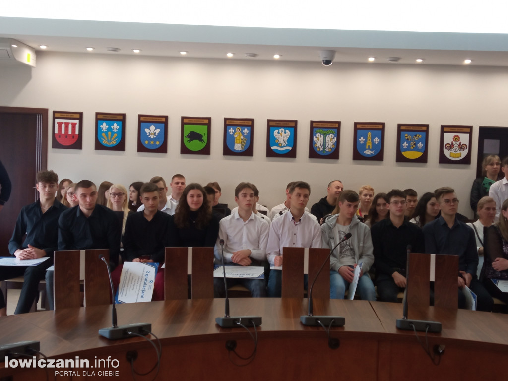 Wręczenie listów gratulacyjnych dla sportowców
