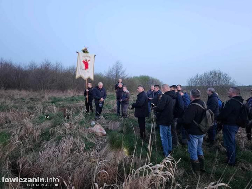 W Bobrownikach chorągwiarze święcili pola i domy