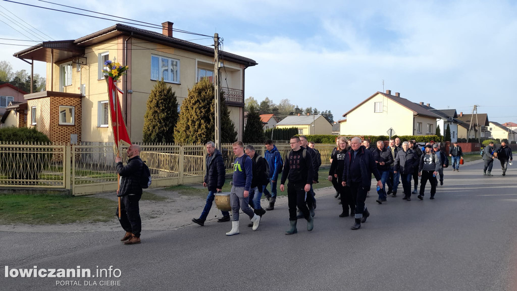 W Bobrownikach chorągwiarze święcili pola i domy