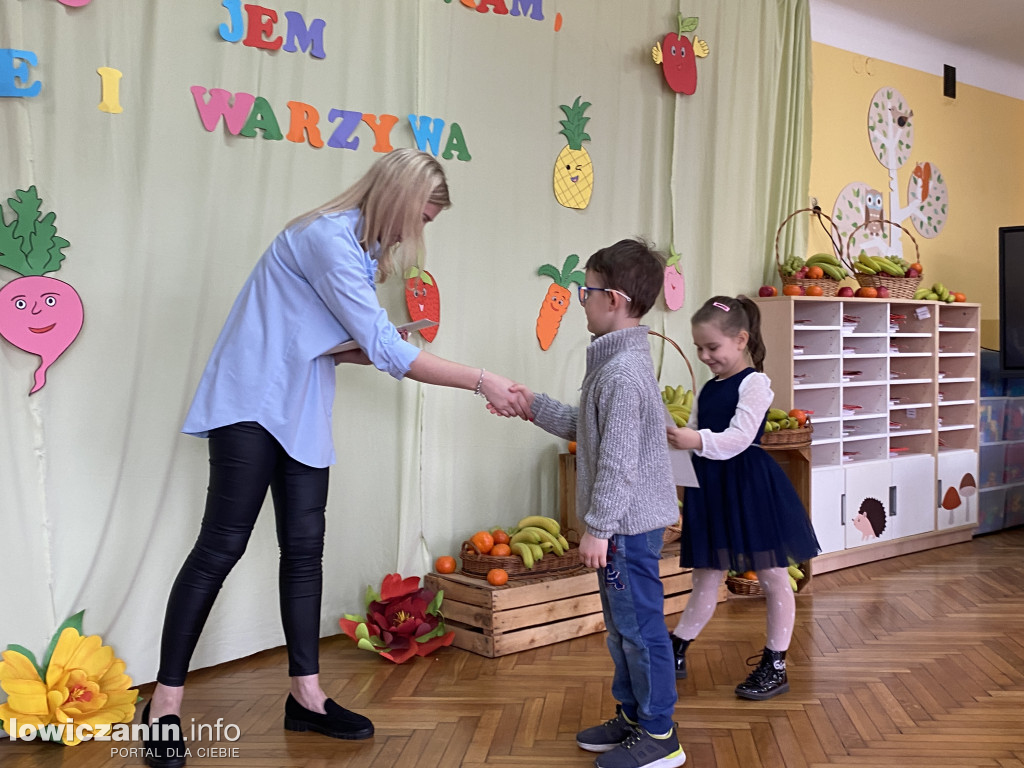 ,, Zdrowo się odżywiam, bo jem owoce i warzywa
