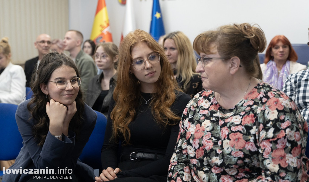 Nagrody w konkursie dla uczennic z Bolimowa