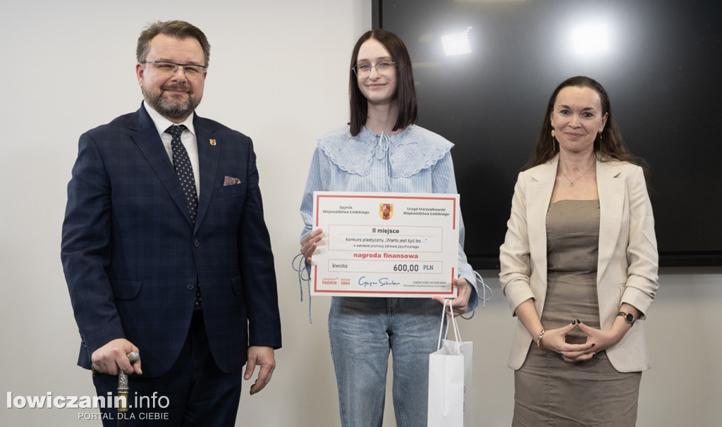 Nagrody w konkursie dla uczennic z Bolimowa