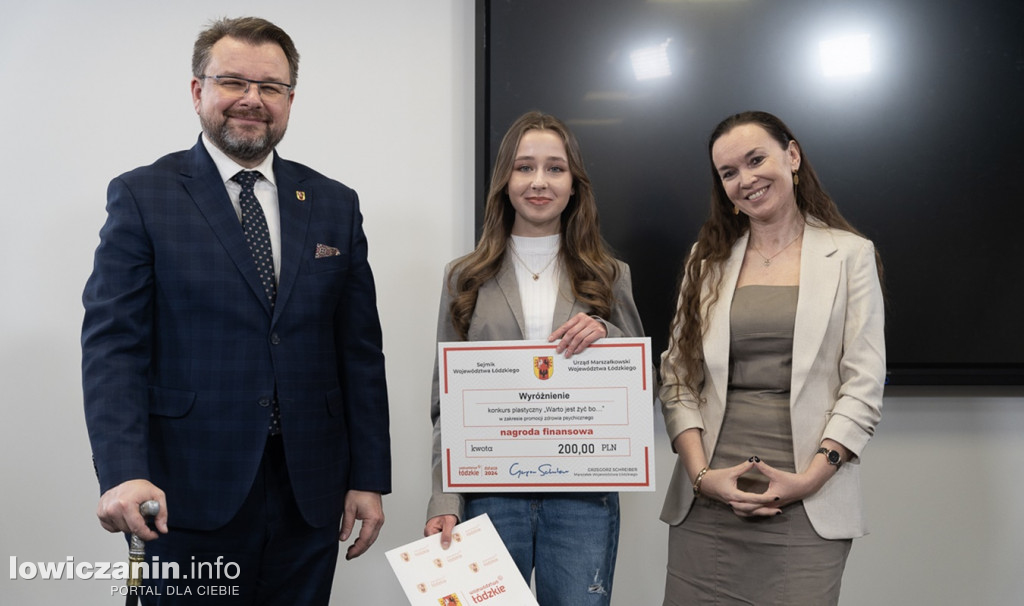 Nagrody w konkursie dla uczennic z Bolimowa