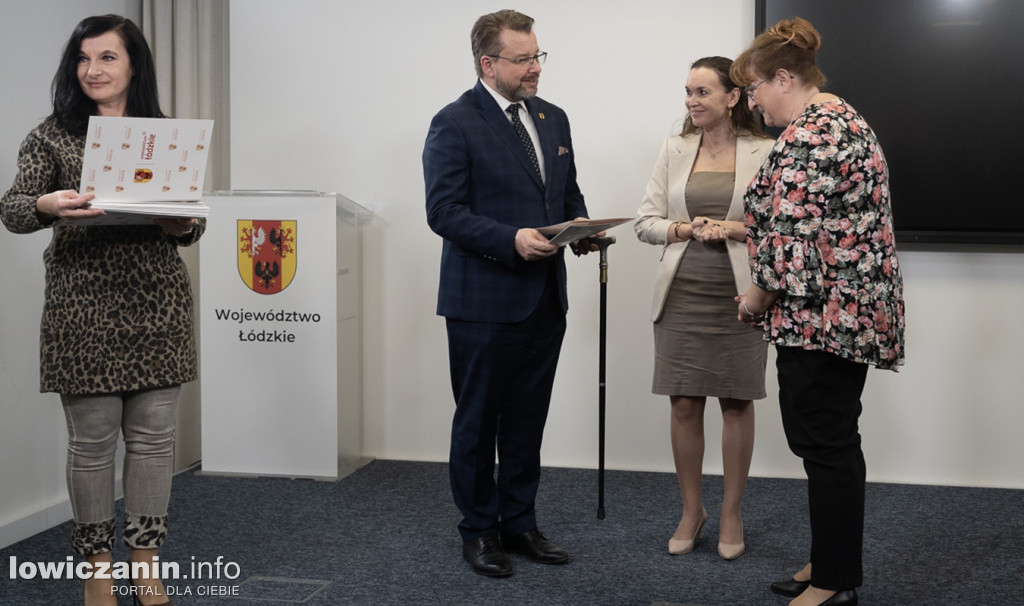 Nagrody w konkursie dla uczennic z Bolimowa
