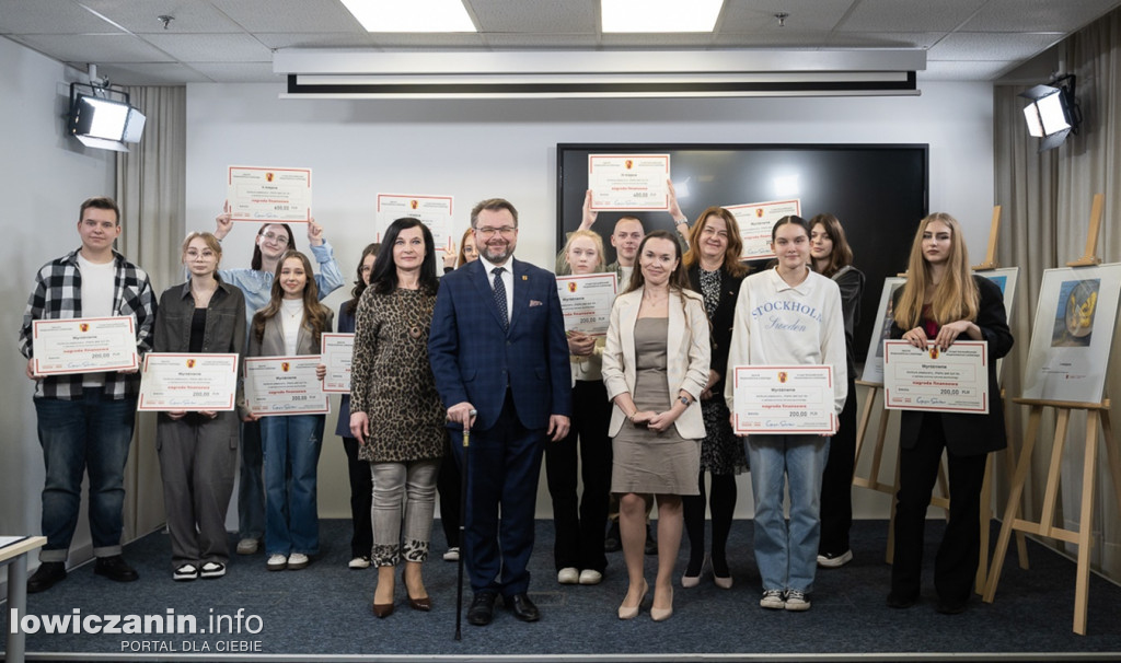 Nagrody w konkursie dla uczennic z Bolimowa