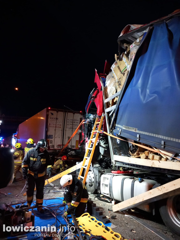 Wypadek na A2 - zderzenie dwóch TIRów