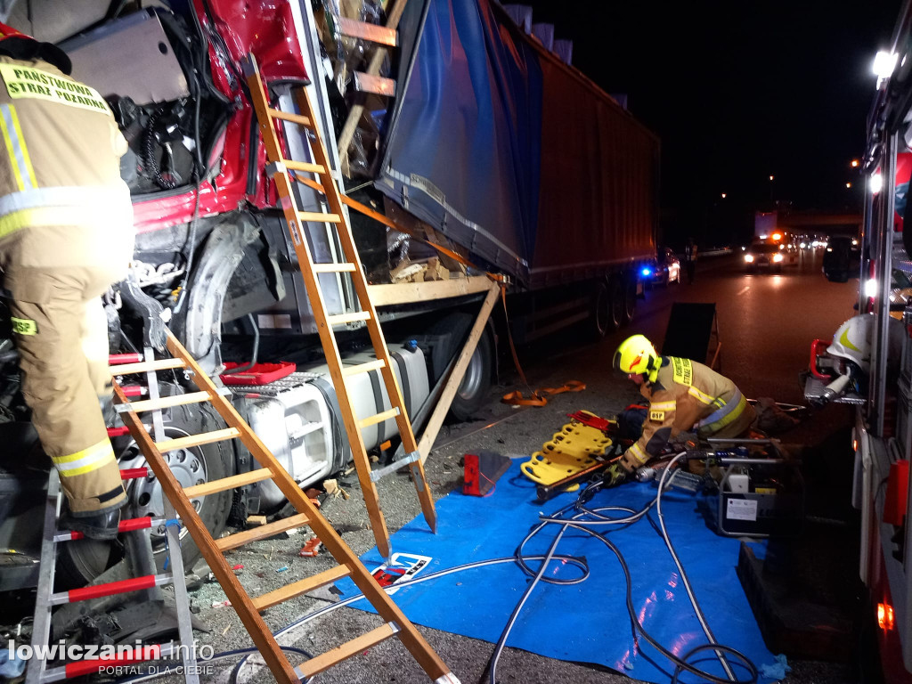 Wypadek na A2 - zderzenie dwóch TIRów