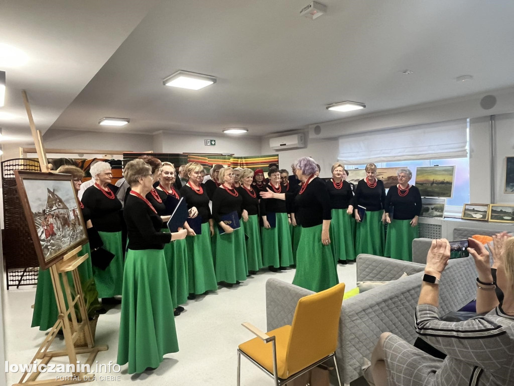 Prznieśli nas do łowickiej chaty