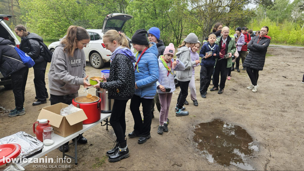 Dzień Ziemi. Łowiccy harcerze posprzątali las w Arkadii