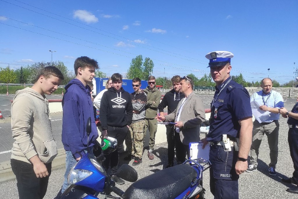 Awans uczniów z ZST w Łowiczu w Turnieju Motoryzacyjnym