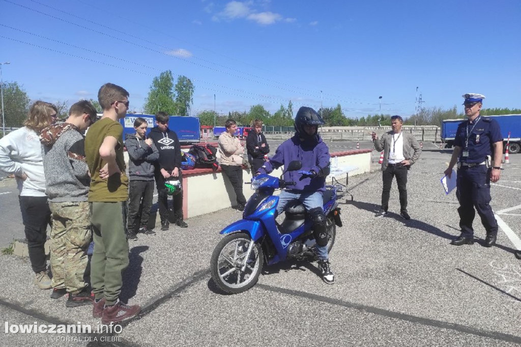 Awans uczniów z ZST w Łowiczu w Turnieju Motoryzacyjnym