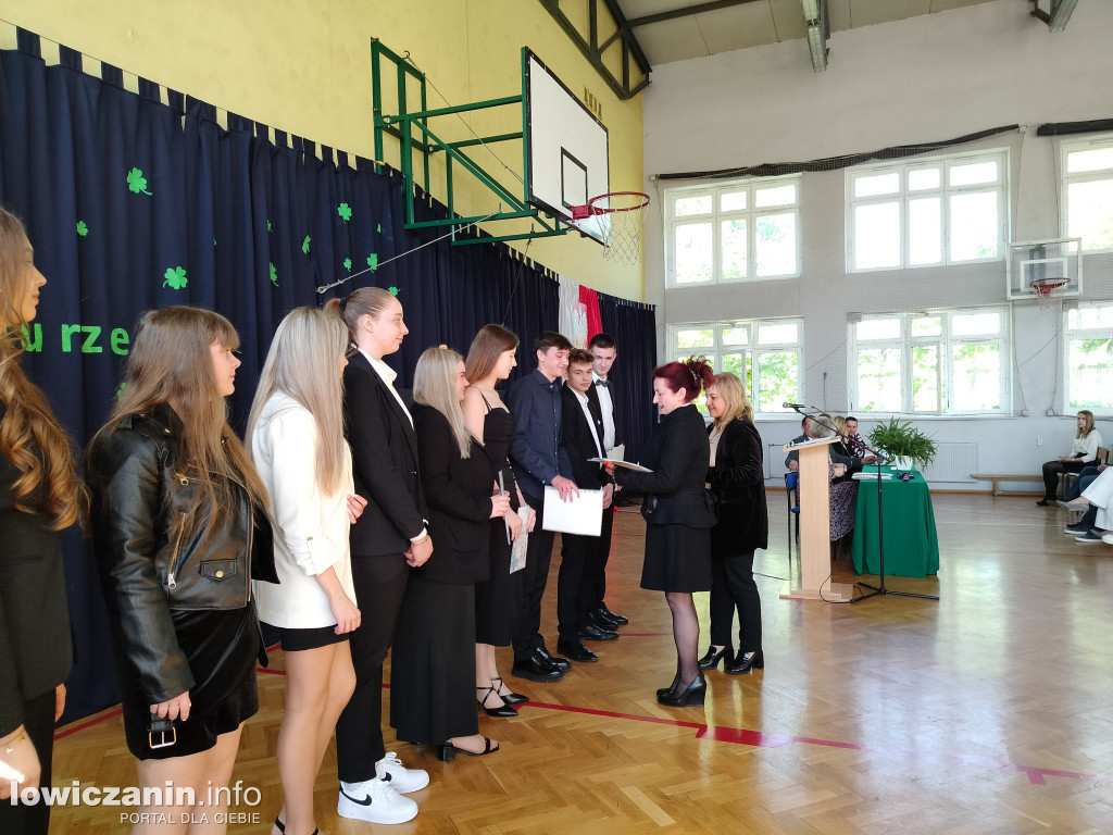 Zakończenie roku maturzystów z Ekonomika